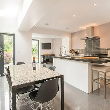 Spacious 4 Bedroom Character Home In Pontcanna Cardiff Exterior photo