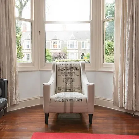 Spacious 4 Bedroom Character Home In Pontcanna Cardiff Exterior photo