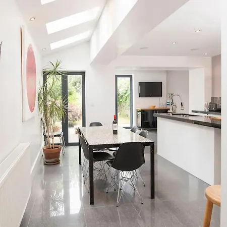 Spacious 4 Bedroom Character Home In Pontcanna Cardiff Exterior photo