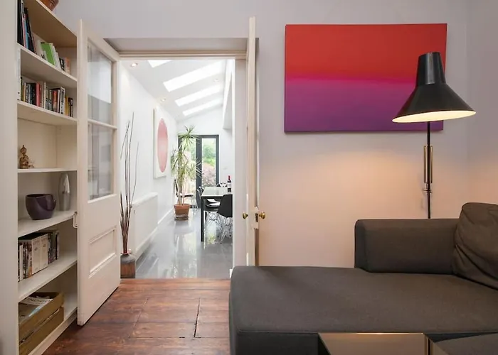 Spacious 4 Bedroom Character Home In Pontcanna