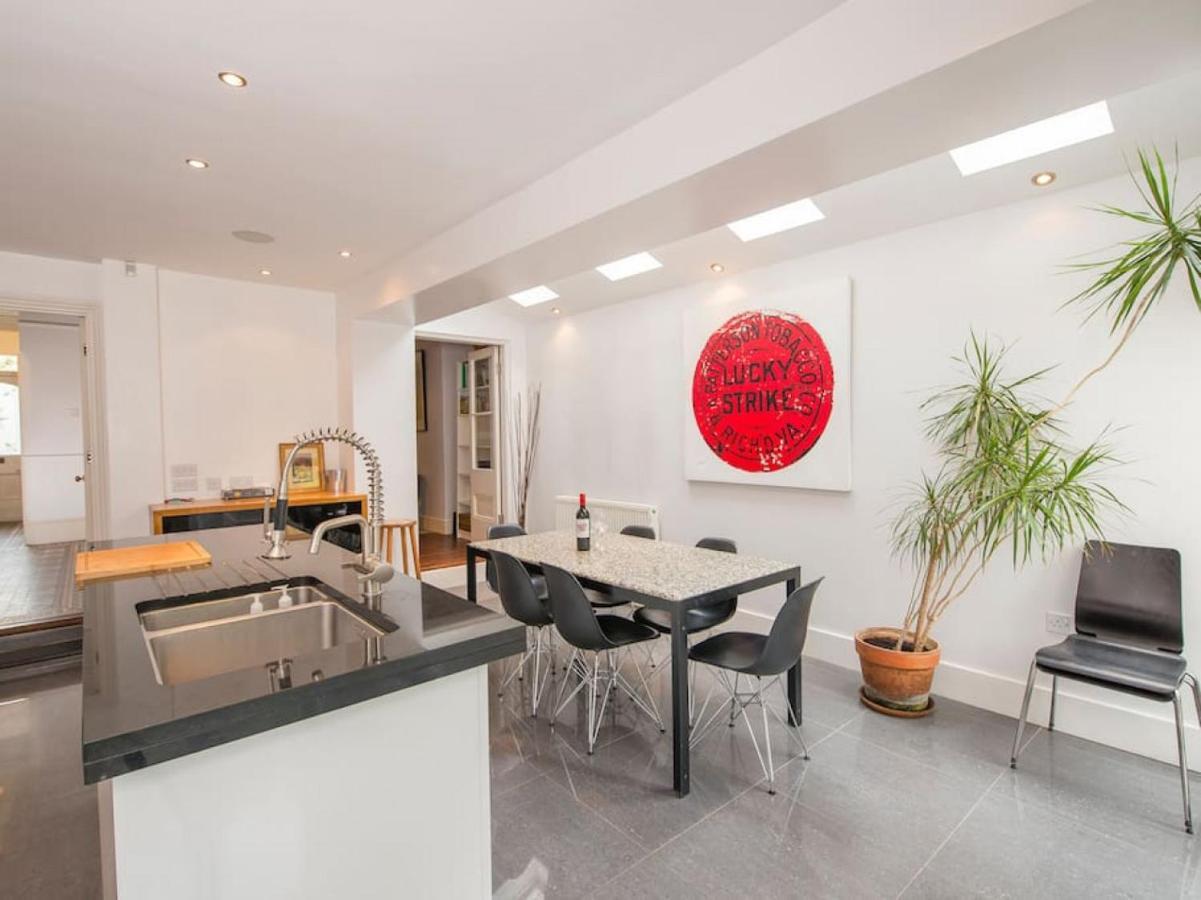 Spacious 4 Bedroom Character In Pontcanna Holiday home